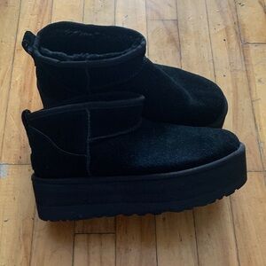 Womens Black Platform Ankle Boots - Shearling-Lined